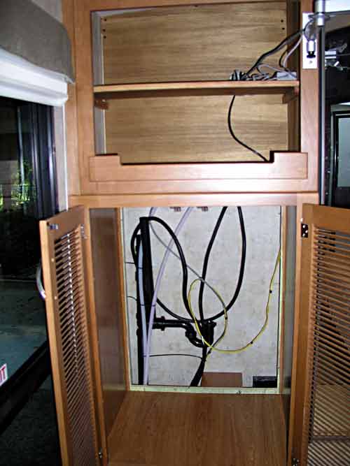 Washer/dryer cabinet